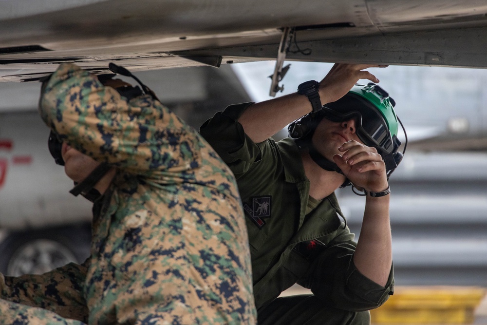 VMFA-232 refine air combat capabilities in Gwangju Air