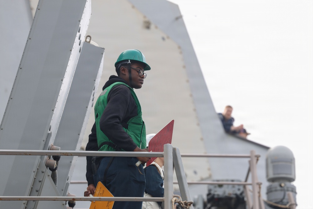 USS Thomas Hudner (DDG 116) Conducts Replenishment-at-Sea