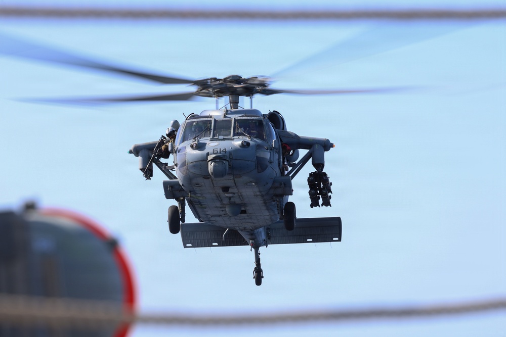 USS Thomas Hudner (DDG 116) Conducts Flight Operations