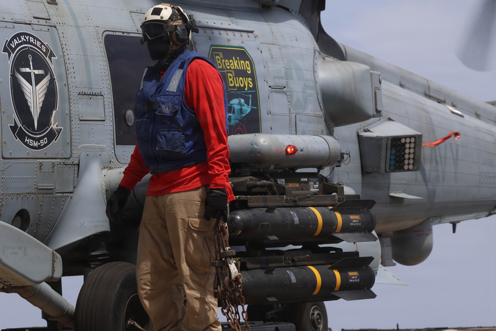 USS Thomas Hudner (DDG 116) Conducts Flight Operations