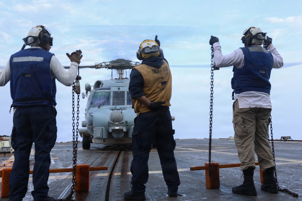 USS Thomas Hudner (DDG 116) Conducts Flight Operations