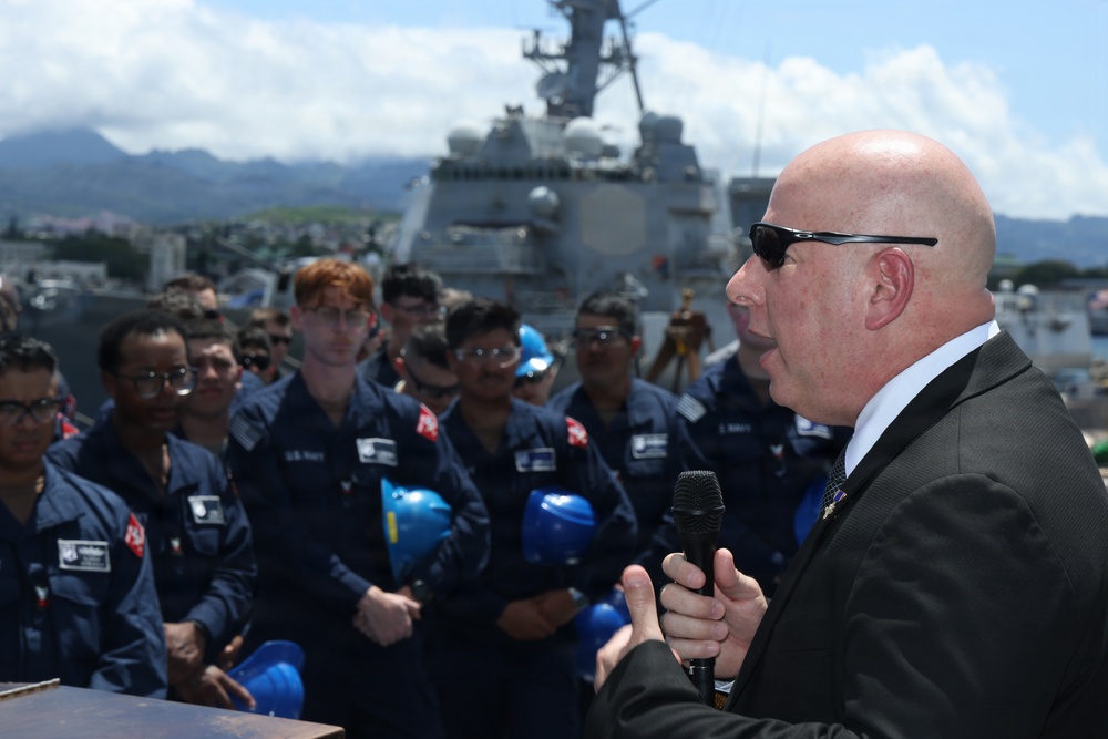 Senior Advisor to Secretary of War Visits Sailors aboard USS William P. Lawrence