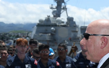 Senior Advisor to Secretary of War Visits Sailors aboard USS William P. Lawrence