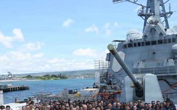 Senior Advisor to Secretary of War Visits Sailors aboard USS William P. Lawrence