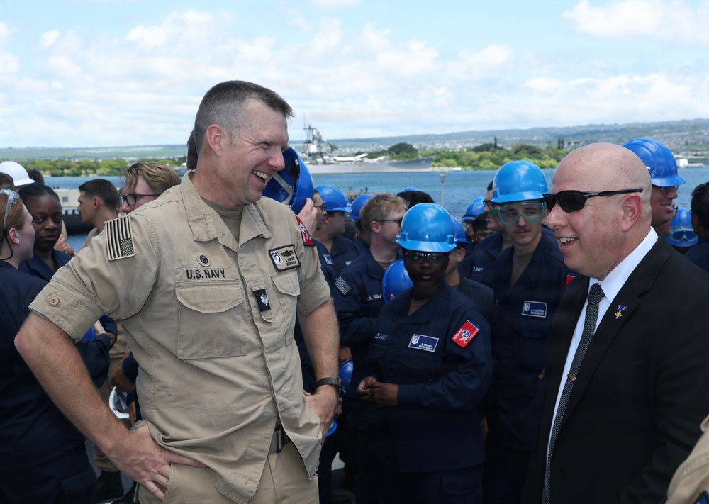 Senior Advisor to Secretary of War Visits Sailors aboard USS William P. Lawrence