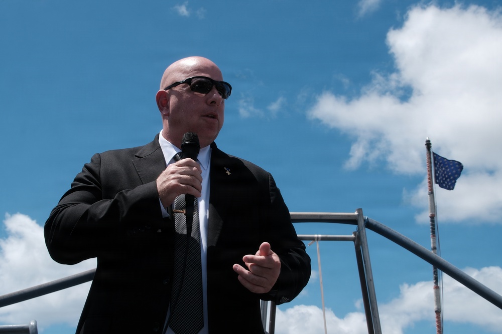 Senior Advisor to Secretary of War Visits Sailors aboard USS William P. Lawrence
