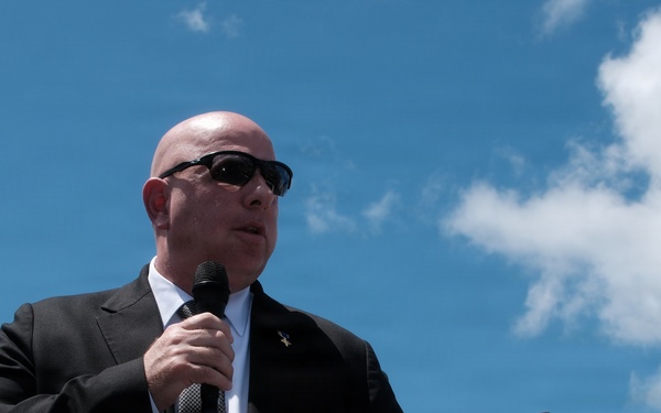 Senior Advisor to Secretary of War Visits Sailors aboard USS William P. Lawrence