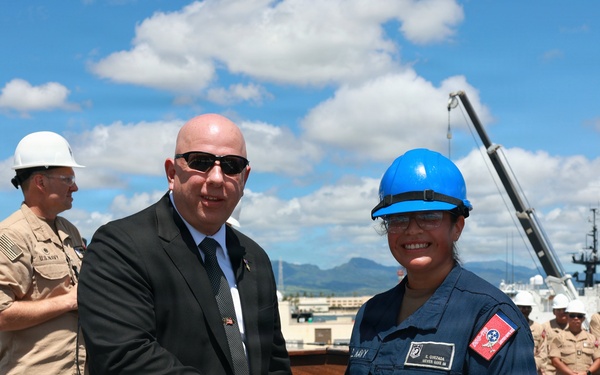 Senior Advisor to Secretary of War Visits Sailors aboard USS William P. Lawrence