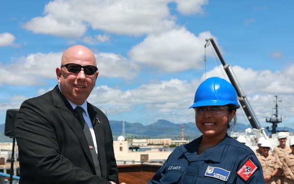 Senior Advisor to Secretary of War Visits Sailors aboard USS William P. Lawrence
