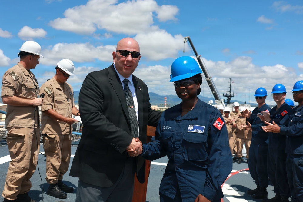 Senior Advisor to Secretary of War Visits Sailors aboard USS William P. Lawrence