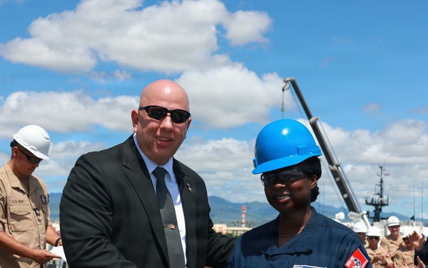 Senior Advisor to Secretary of War Visits Sailors aboard USS William P. Lawrence