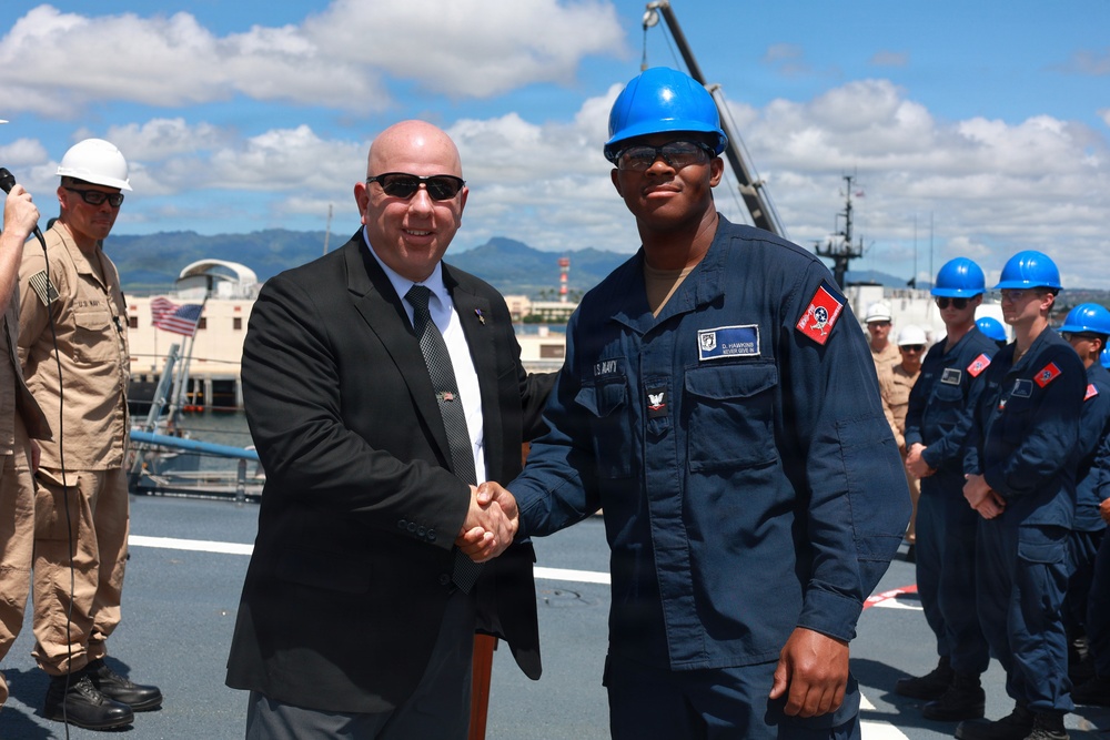 Senior Advisor to Secretary of War Visits Sailors aboard USS William P. Lawrence