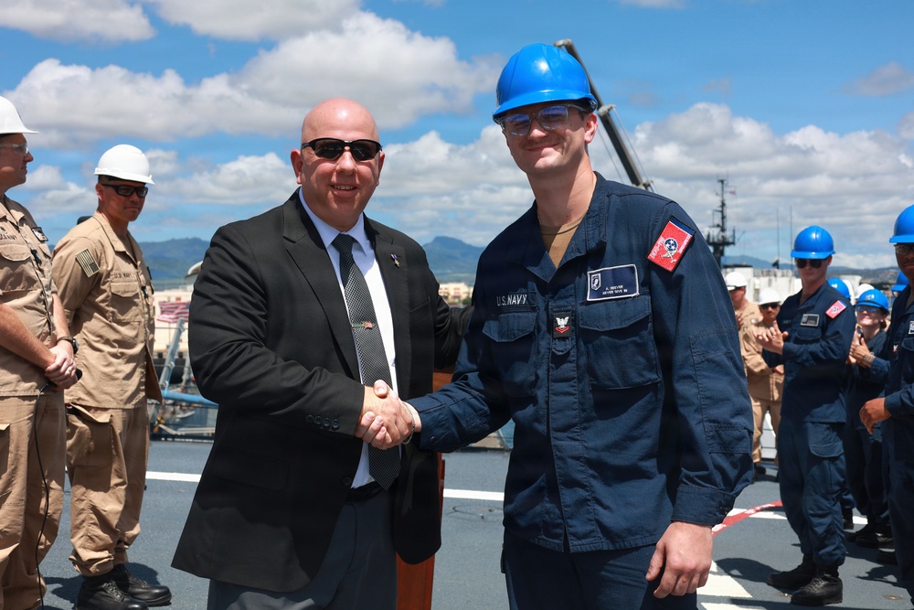 Senior Advisor to Secretary of War Visits Sailors aboard USS William P. Lawrence