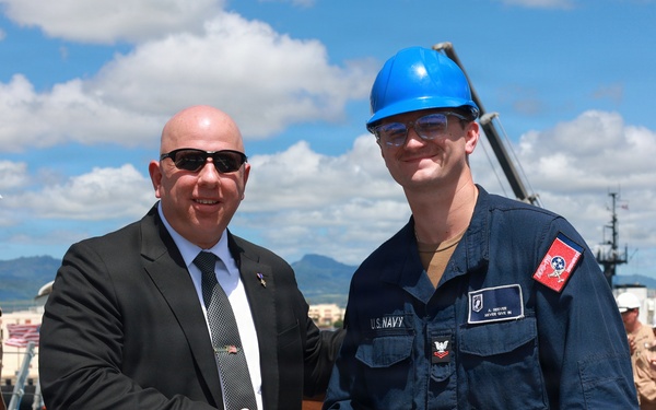 Senior Advisor to Secretary of War Visits Sailors aboard USS William P. Lawrence