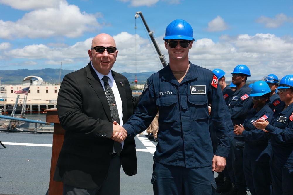 Senior Advisor to Secretary of War Visits Sailors aboard USS William P. Lawrence