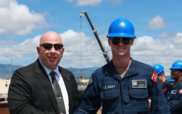 Senior Advisor to Secretary of War Visits Sailors aboard USS William P. Lawrence