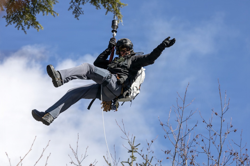 176th Wing Air National Guardsmen partner with Army and Coast Guard helicopter aviators during SAREX 2026