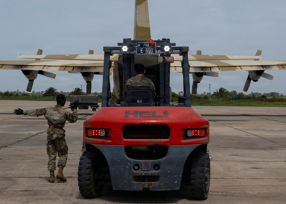 US, Royal Moroccan Airmen strengthen airlift coordination during African Lion 26