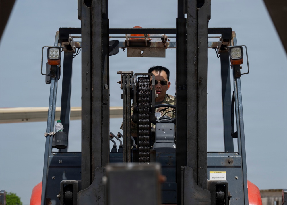 US, Royal Moroccan Airmen strengthen airlift coordination during African Lion 26