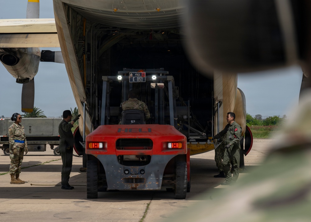 US, Royal Moroccan Airmen strengthen airlift coordination during African Lion 26
