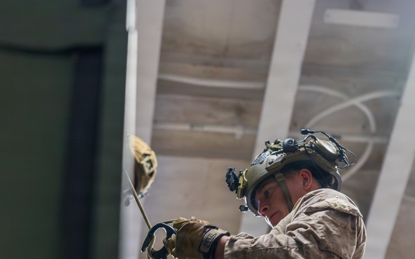 11th MEU Marines, Sailors Conduct Rappel Training Aboard USS Boxer