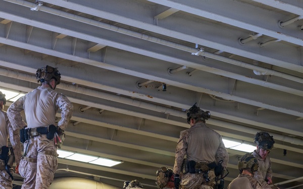 11th MEU Marines, Sailors Conduct Rappel Training Aboard USS Boxer