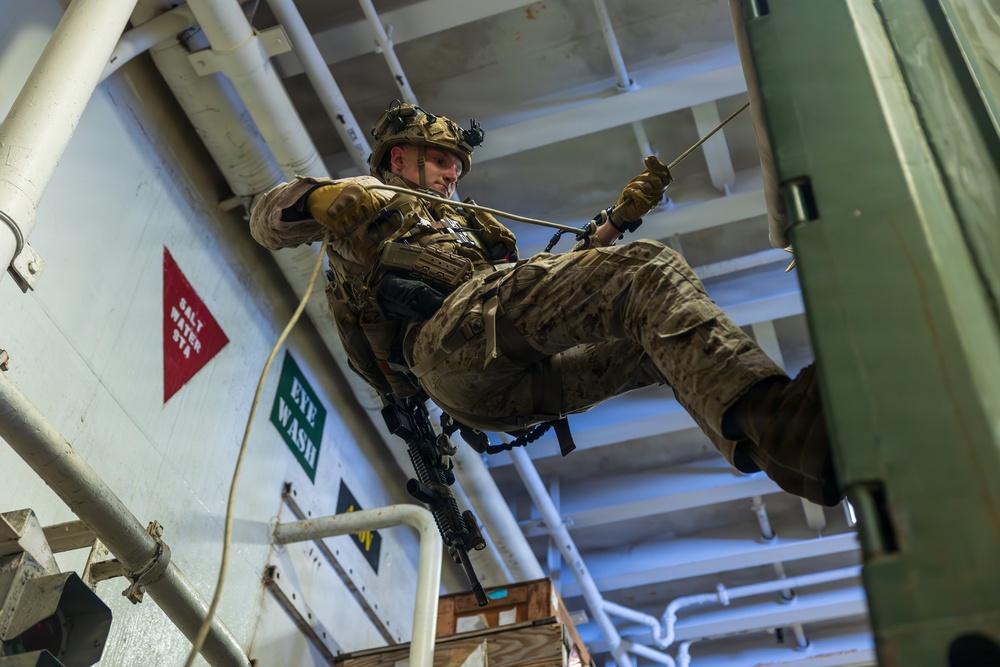 11th MEU Marines, Sailors Conduct Rappel Training Aboard USS Boxer