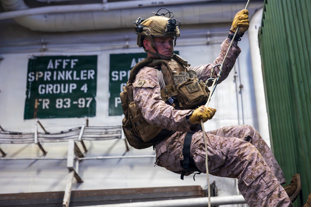 11th MEU Marines, Sailors Conduct Rappel Training Aboard USS Boxer