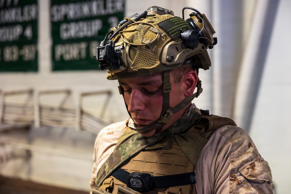 11th MEU Marines, Sailors Conduct Rappel Training Aboard USS Boxer