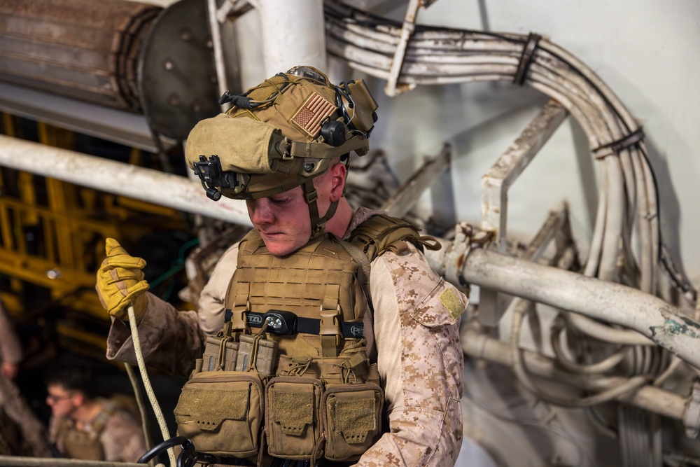 11th MEU Marines, Sailors Conduct Rappel Training Aboard USS Boxer
