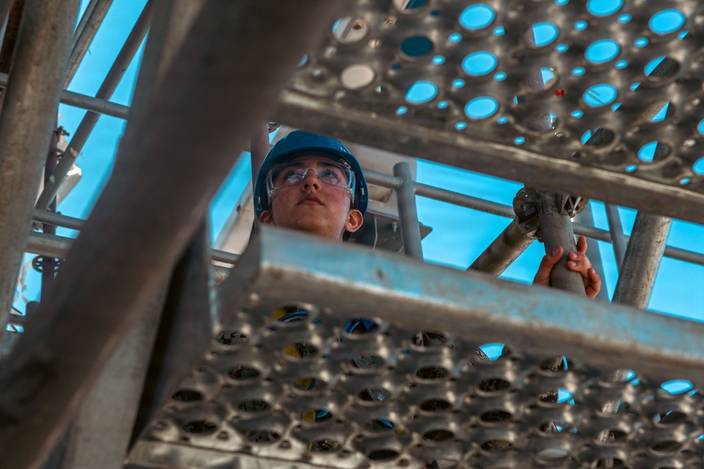 Ronald Reagan Sailors Weather-Proof The Mast