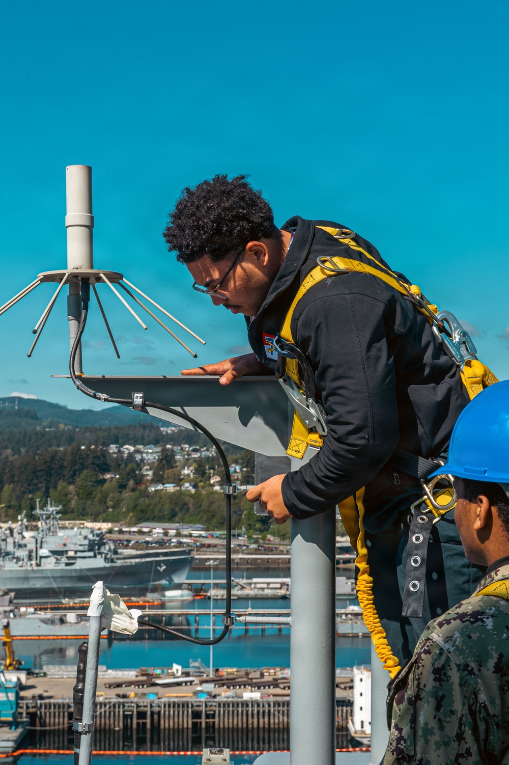 Ronald Reagan Sailors Weather-Proof The Mast