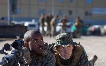 Marines conduct machine gun familiarization in Sweden