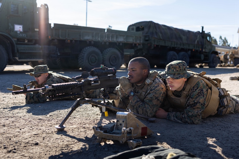 Marines conduct machine gun familiarization in Sweden
