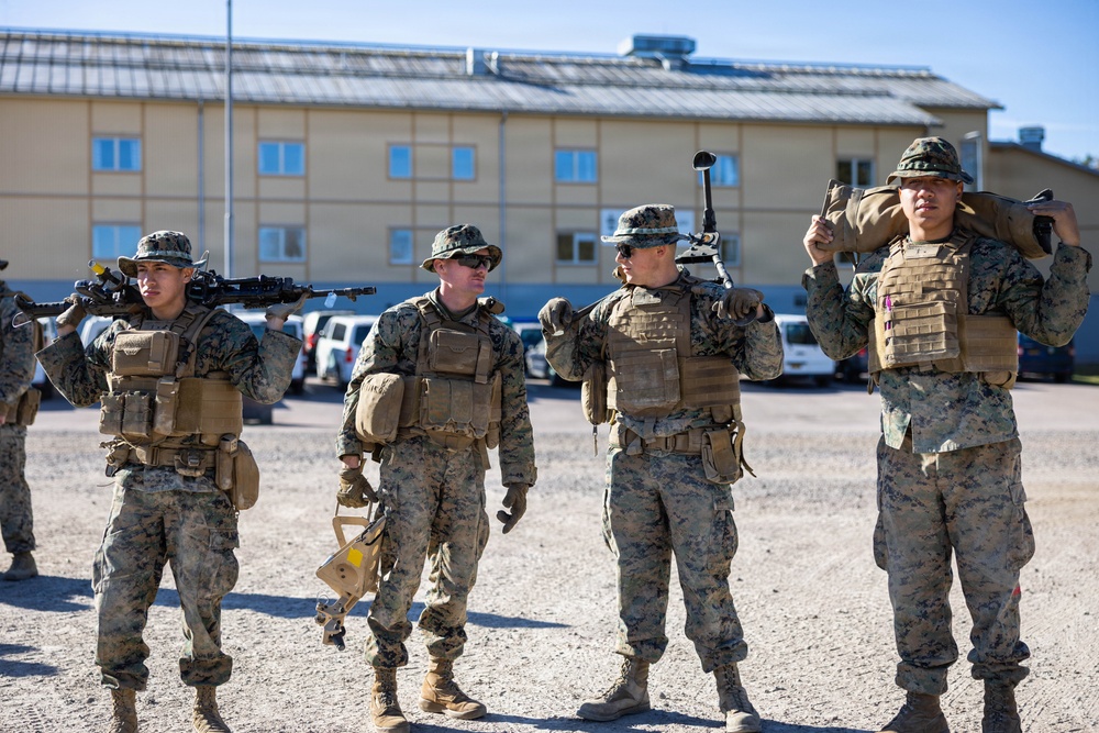 Marines conduct machine gun familiarization in Sweden