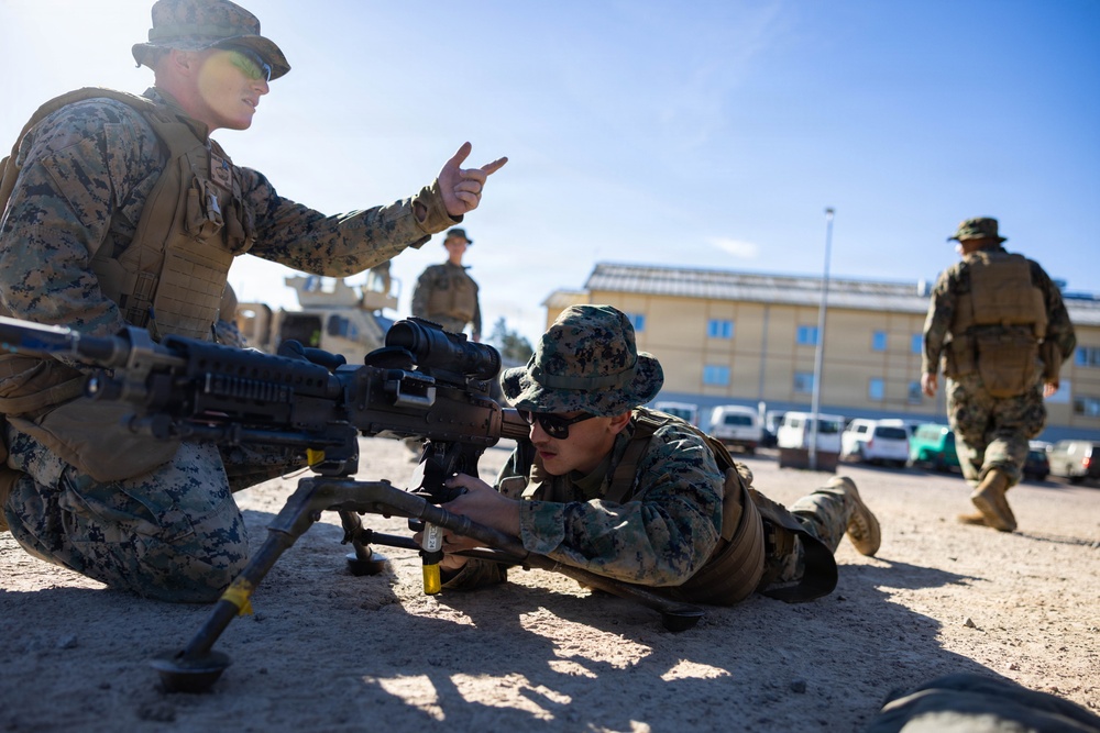 Marines conduct machine gun familiarization in Sweden