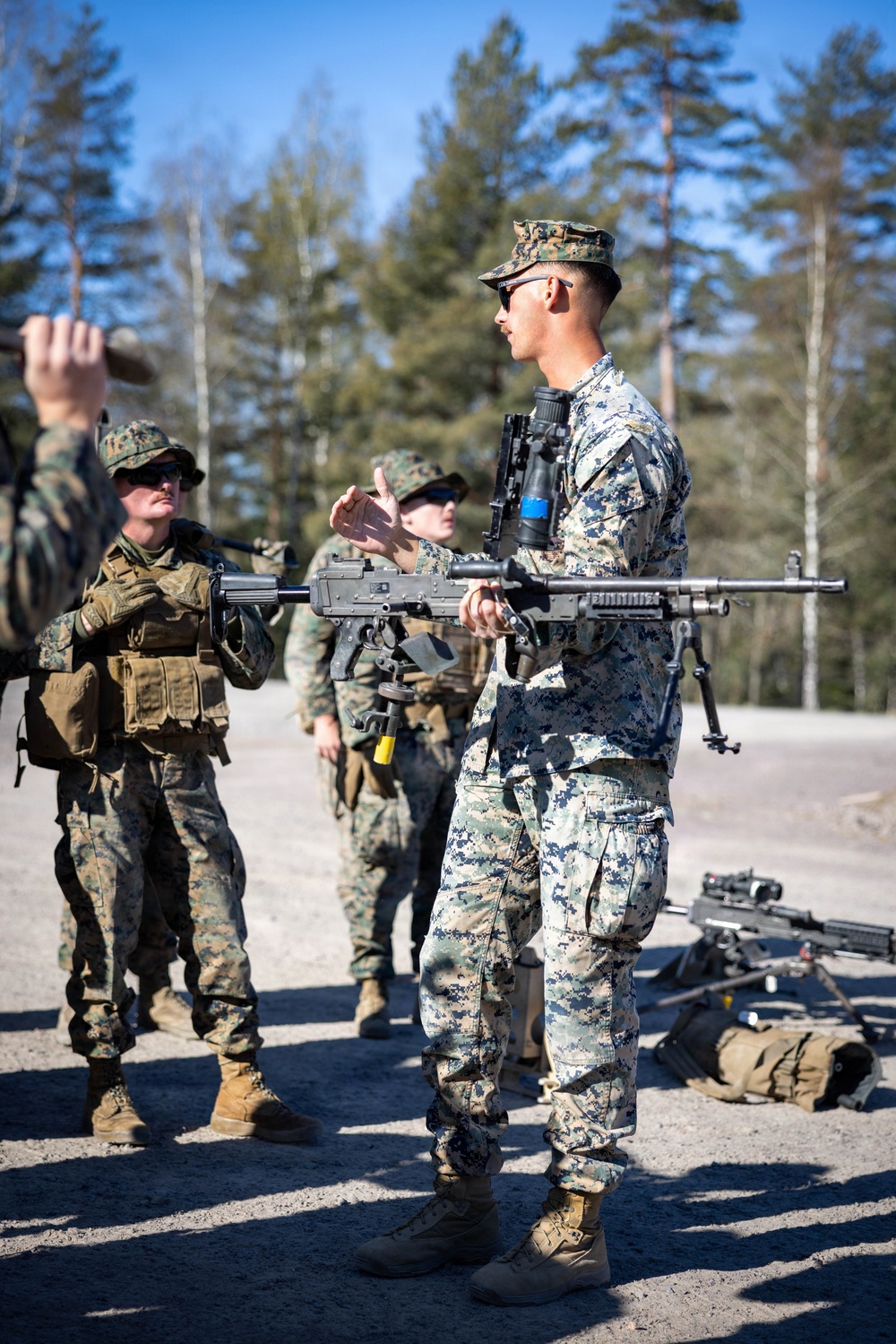 Marines conduct machine gun familiarization in Sweden