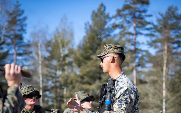 Marines conduct machine gun familiarization in Sweden