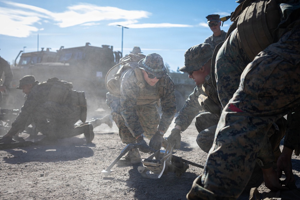 Marines conduct machine gun familiarization in Sweden