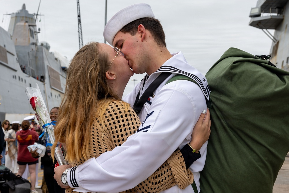 USS San Antonio (LPD 17) returns to Naval Station Norfolk
