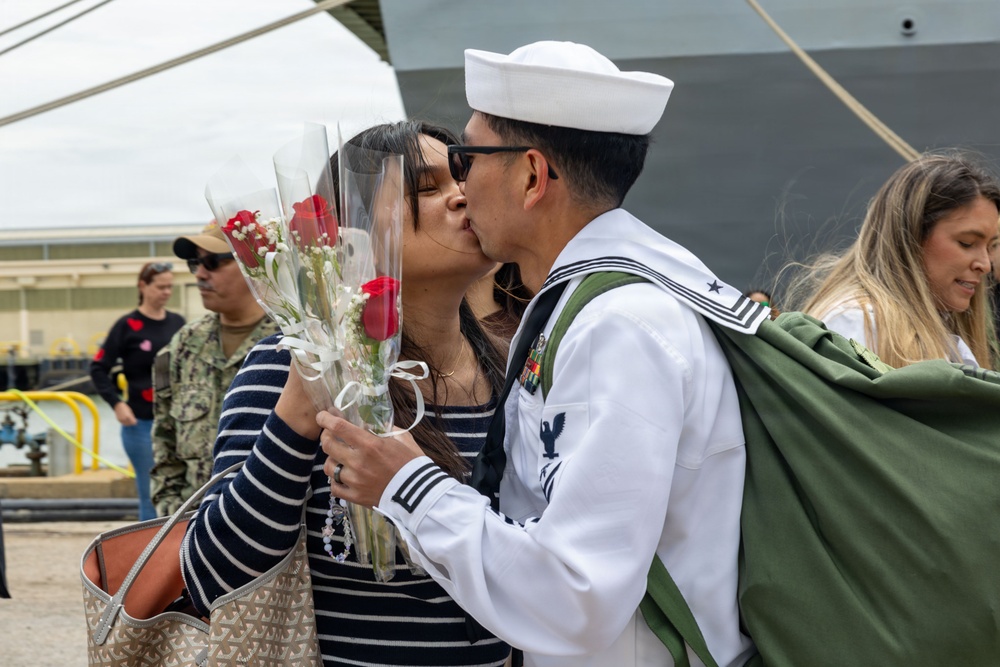 USS San Antonio (LPD 17) returns to Naval Station Norfolk