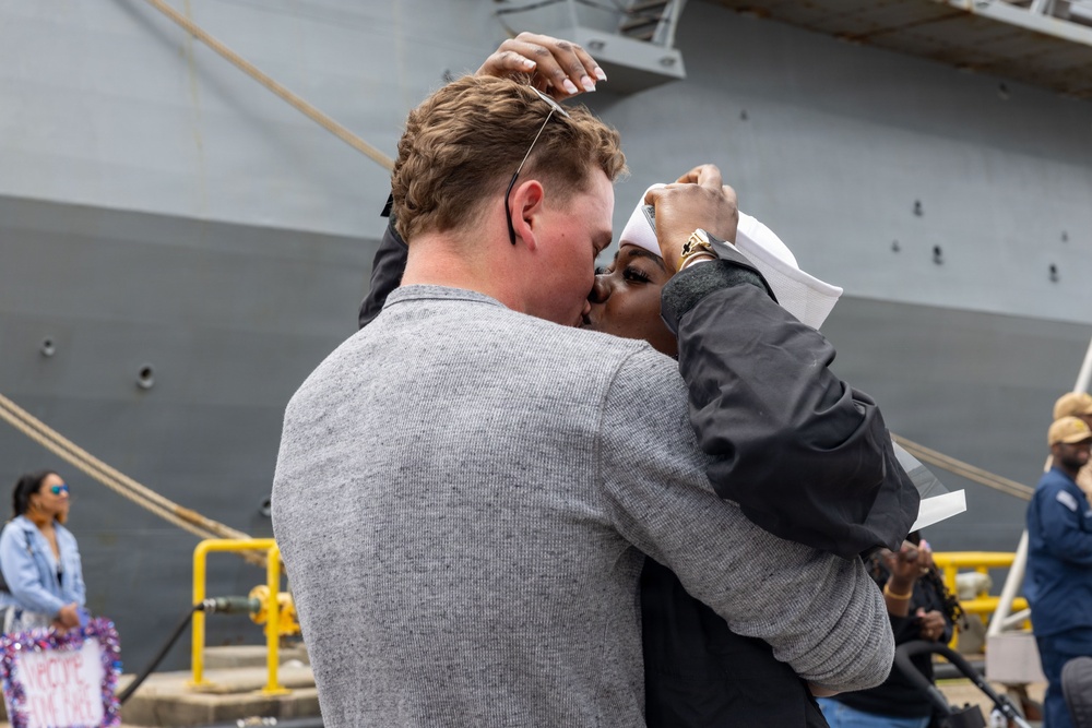 USS San Antonio (LPD 17) returns to Naval Station Norfolk
