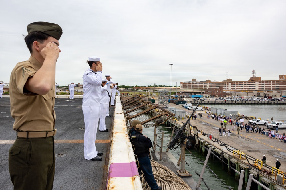 USS San Antonio (LPD 17) returns to Naval Station Norfolk