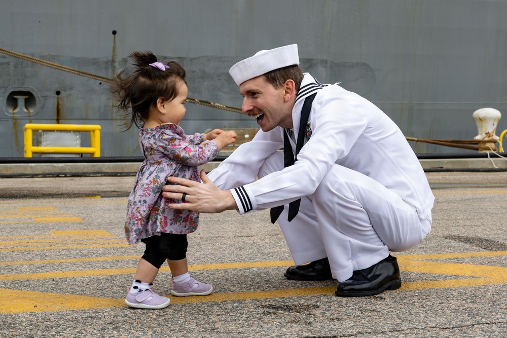 USS San Antonio (LPD 17) returns to Naval Station Norfolk