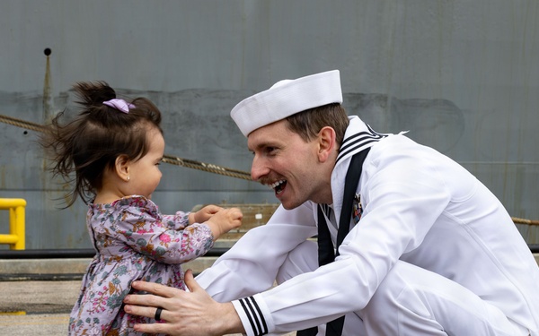 USS San Antonio (LPD 17) returns to Naval Station Norfolk