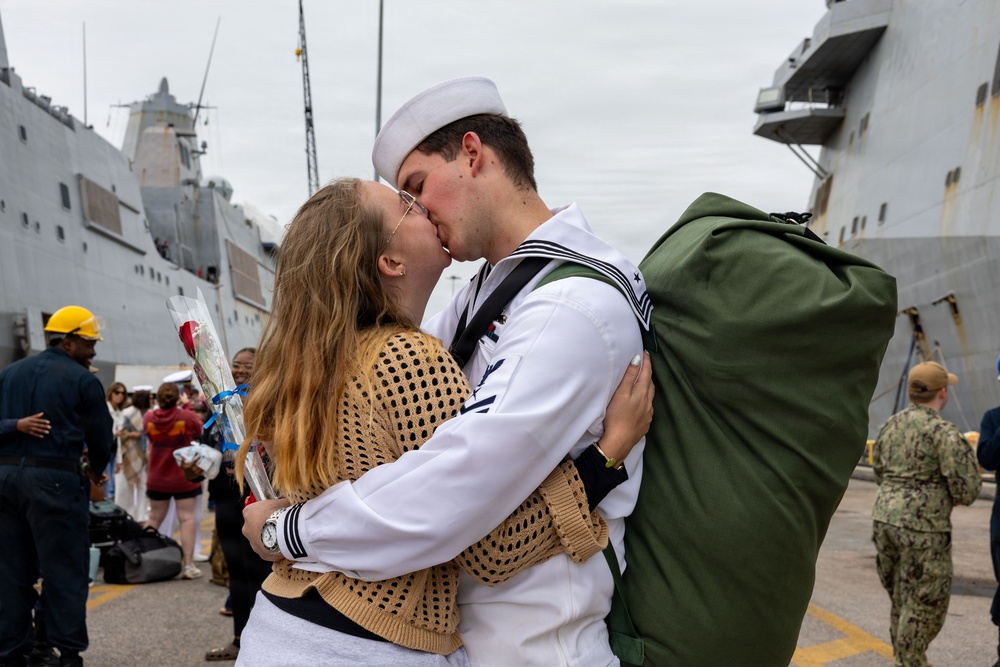 USS San Antonio (LPD 17) returns to Naval Station Norfolk
