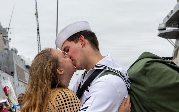 USS San Antonio (LPD 17) returns to Naval Station Norfolk