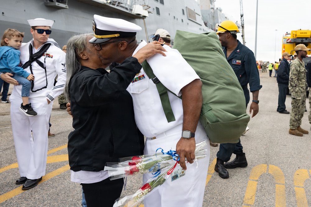 USS San Antonio (LPD 17) returns to Naval Station Norfolk