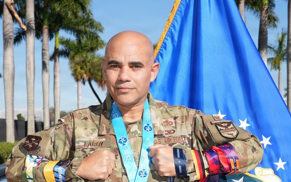 First to seven: AFSOUTH colonel completes all marathon majors in one year