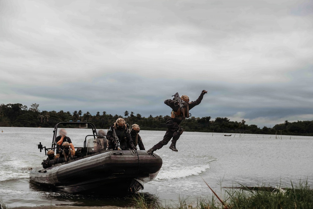 Multinational forces conduct maritime landing ground assault during Flintlock 26